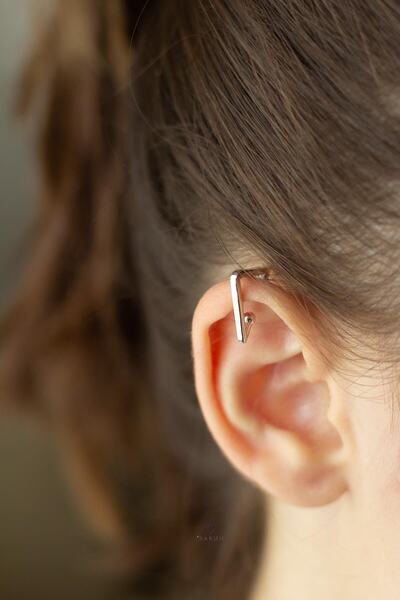 BY BARUN SİLVER Kıkırdak Earcuff Sıkıştırmalı Halka Üçgen 925 Ayar Beyaz Silver Sıkıştırmalı Gümüş Kıkırdak