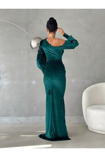 Varyete Večerní šaty ze sametové látky s rozparkem přes rameno, maxi délka, svatební zásnubní slib