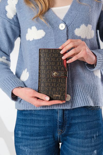 Just Polo محفظة نسائية بنية اللون بسعة 20 بطاقة منقوشة ومطبوعة بسحاب وسحاب للإغلاق Jp09