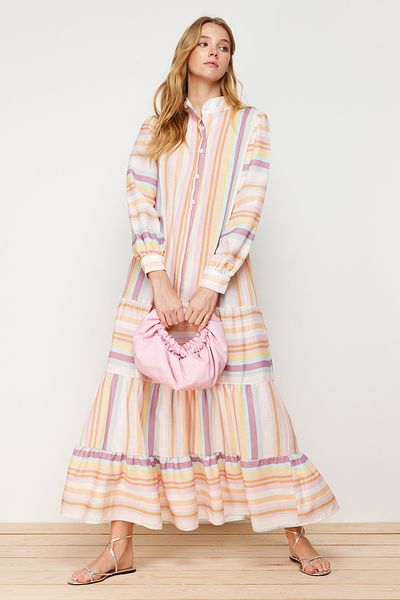 Trendyol Modest فستان منسوج بمظهر الكتان مع تنورة مخططة متعددة الألوان وكشكشة TCTSS24EB00105