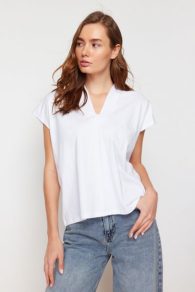 Trendyol Collection Fehér 100% pamut V-nyakú Hold ujjú kötött póló TWOSS24TS00028