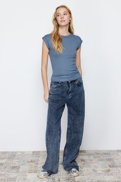 Trendyol Collection Hellanthrazitfarbene, figurbetonte Stretch-Strickbluse aus hochwertigem Viskose-/Weichstoff TWOSS23BZ00992