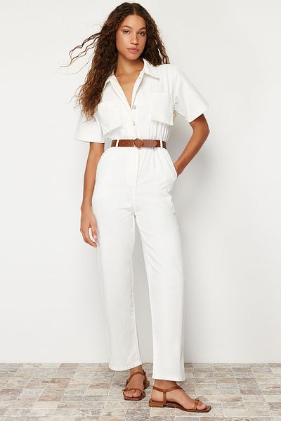 Trendyol Collection Weißer kurzärmliger Denim-Jumpsuit mit Gürtel TWOSS24TU00022