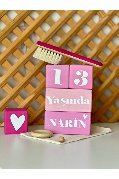 mogokids Renkli Anne Bebek Anı Küpü set ,İsimli Bebek Saç Fırçası seti dekor ve fotoğraf çekimi