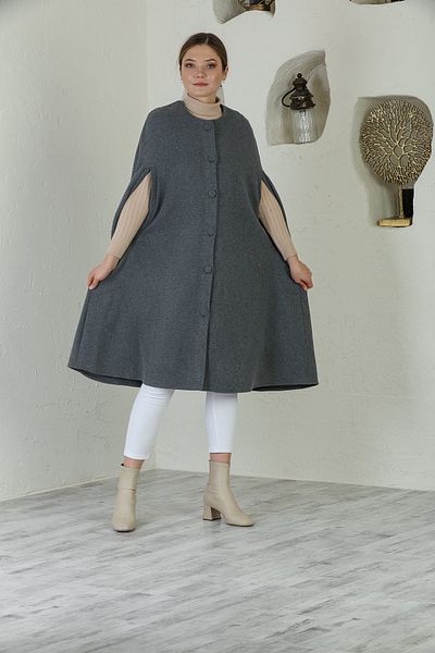 ensade owersize molded buttoned knitted cape stampede