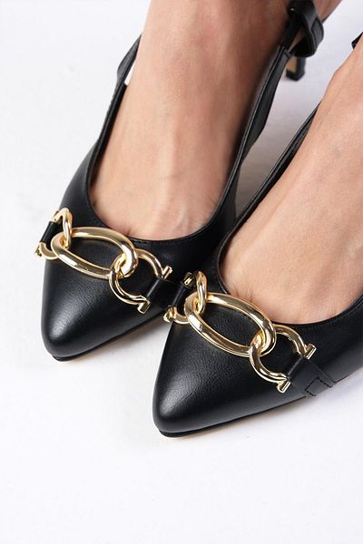Mio Gusto Perla – Schwarze Schuhe mit offenem Rücken und Kettendetail und kurzem Absatz