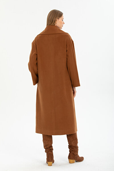 Pitti Women's Tan Buttoned Lined Oversize Buttoned Coat