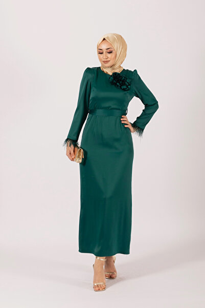 Stilife Broş Detay Saten Abiye Zümrüt