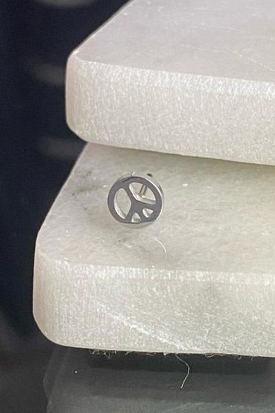 Jaida Moda Unisex 316l Surgical Steel Silver Peace Symbol Sports Nails Earrings