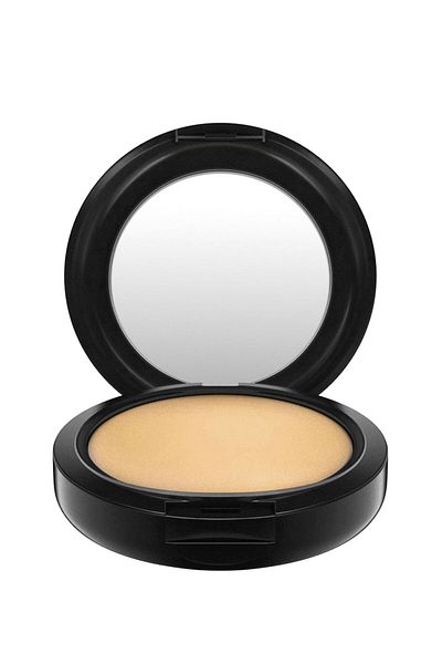 M.A.C Studio Fix Powder Plus C40 - 15g Medium-High Coverage Matte Finish Powder Foundation