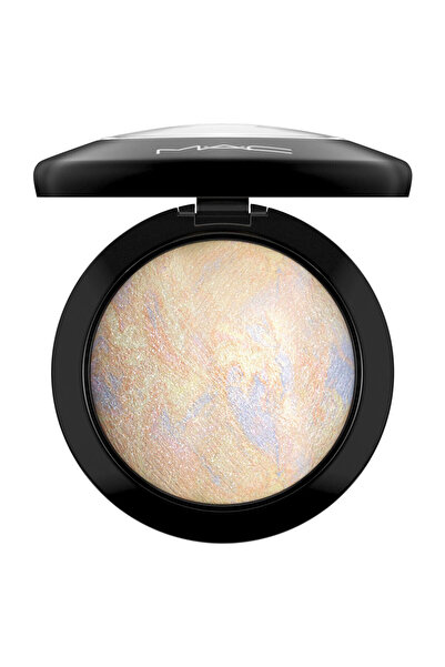 M.A.C Harika, Hafif Bir Kapatıcılık Sağlayan Mineralize Skinfinish Lightscapade Pudra 10 G