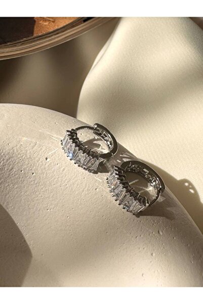 Esmeray Aksesuar Vip Çelik Platin Renk Zirkon Baget Taşlı Halka Küpe Genişlik 1,5 cm.