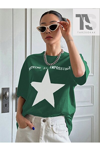 Tarzsokak Tricou cu imprimeu grafic cu stele și slogan, cu umeri goi