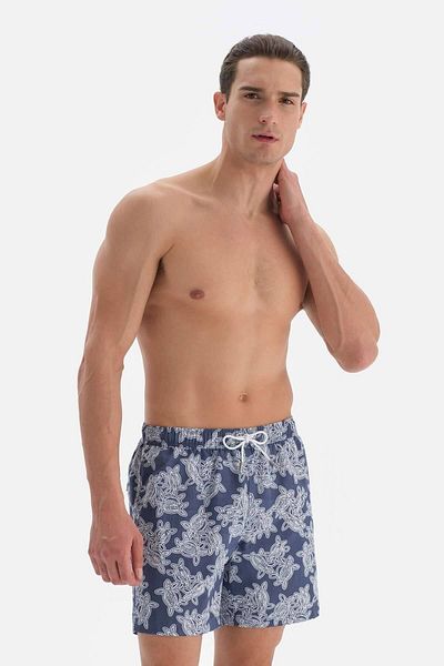 Dagi Mittelgroße Badeshorts mit Caretta-Muster in Indigo