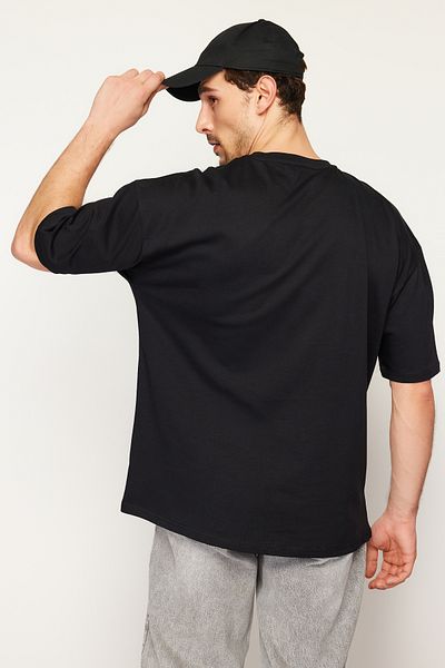 Trendyol Collection Μπλουζάκι με κέντημα ελάφι σε μαύρο μεγάλο μέγεθος - TMNSS24TS00055