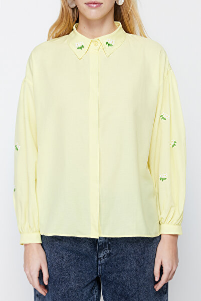 Trendyol Collection Bavlněná žlutá vyšívaná košile - Regular Fit TWOAW23GO00081