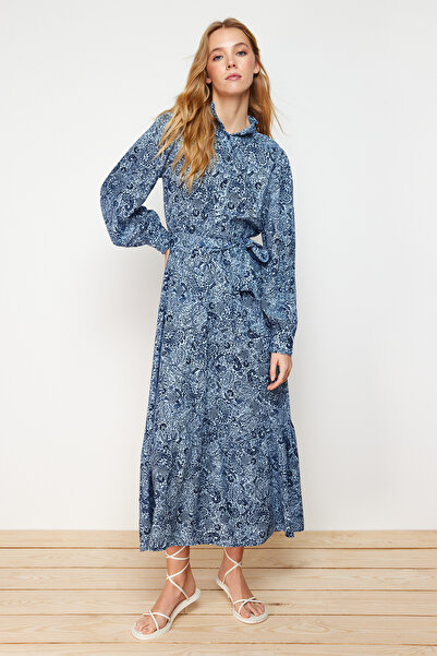 Trendyol Modest Modré kvetinové tkané šaty z viskózy TCTSS24EB00074