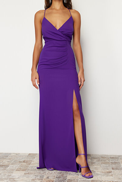 Trendyol Collection Fialové zadní lemování Detailní tkané dlouhé stylové večerní šaty Noční šaty pro návrat domů TPRSS22AE0012