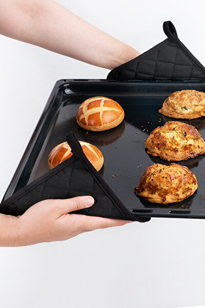 sevilya Yanmaz Ve Isıya Dayanıklı Fırın Eldiveni Ve Tutacak (2 ELDİVEN, 2 TUTACAK)