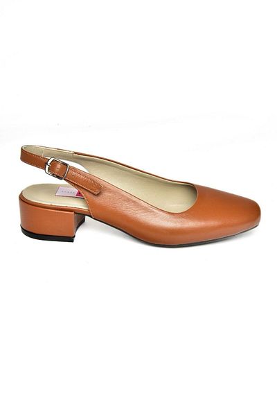 Fox Shoes Светлокафяви дамски обувки с дебел ток от естествена кожа