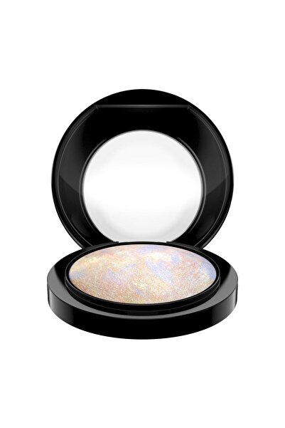 M.A.C Harika, Hafif Bir Kapatıcılık Sağlayan Mineralize Skinfinish Lightscapade Pudra 10 G