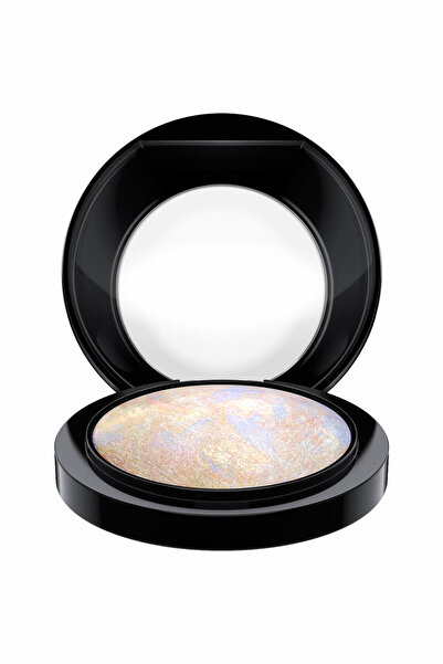 M.A.C Harika, Hafif Bir Kapatıcılık Sağlayan Mineralize Skinfinish Lightscapade Pudra 10 G