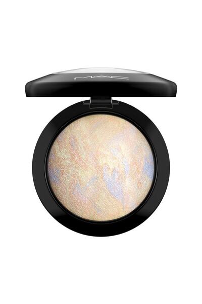 M.A.C Harika, Hafif Bir Kapatıcılık Sağlayan Mineralize Skinfinish Lightscapade Pudra 10 G