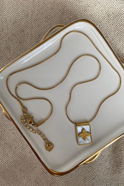 fuya design Clover Embossed Steel Necklace on Mother of Pearl 45cm