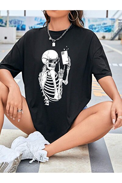 Tarzsokak İskelet Desenli Düşük Omuzlu Tişört