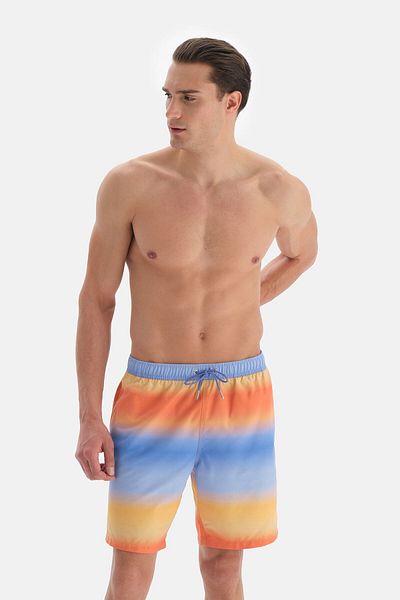 Dagi Lange Badeshorts mit Farbverlaufsmuster in Blau und Orange