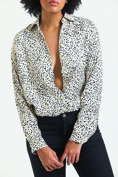 Hisleria Cămașă oversize din satin (vâscoză) cu model leopard - fundal bej
