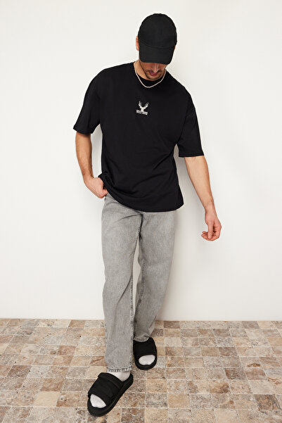 Trendyol Collection Μπλουζάκι με κέντημα ελάφι σε μαύρο μεγάλο μέγεθος - TMNSS24TS00055