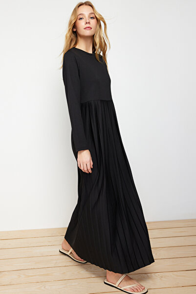 Trendyol Modest Pletené potápěčské šaty v černé sukni TCTAW24EL00000