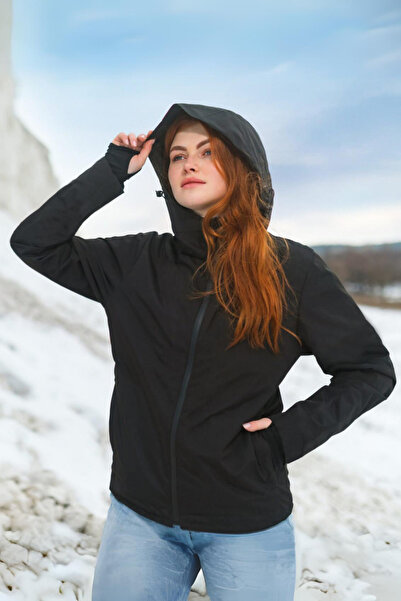 NAP Kadın Siyah Rüzgara ve Suya Dayanıklı Kapüşonlu SoftShell Mont otarzsenin...