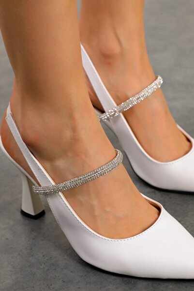 NOVİNS Women's White Leather Chain Detailed Goblet Heel Stiletto