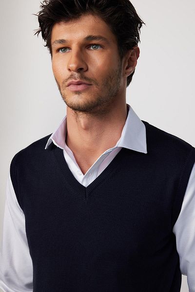 Tudors Slim Fit Тъмносин мъжки пуловер с V-образно деколте със самостоятелна шарка