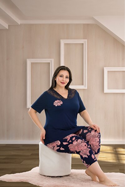 Lady Темно-синій костюм-капрі з квітковим візерунком і мереживним коміром