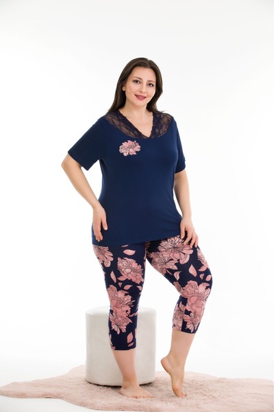 Lady Темно-синій костюм-капрі з квітковим візерунком і мереживним коміром