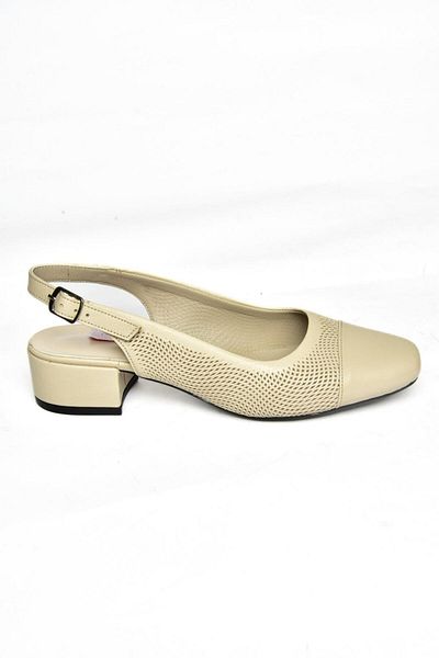 Fox Shoes S908004203 Pantofi de damă cu toc scurt, crem, din piele naturală