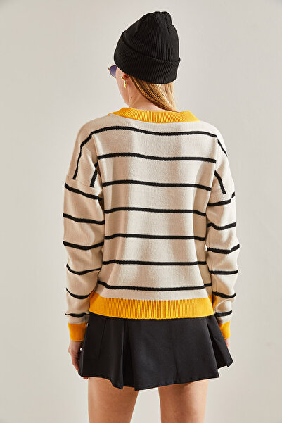 Bianco Lucci Women's White Striped Crew Neck Sweater