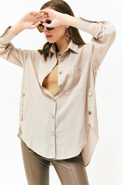 Naliru Gömlek Yaka Ön ve Yanları Metal Düğme Detaylı Kalın Manşetli Uzun Koll...