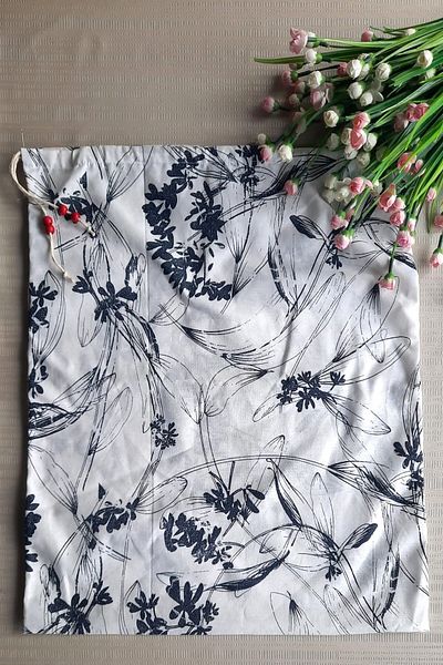 Emtory Home Geantă de pâine de in albastru bleumarin cu model floral - cu curea și șnur 50x40cm