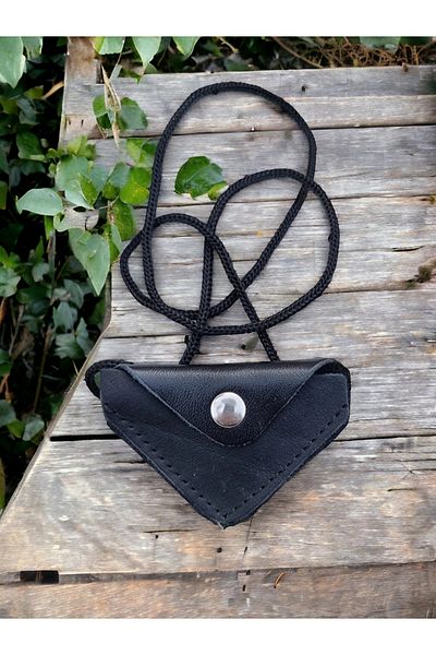 erdoğan hobi CEVŞEN - LEATHER CEVŞEN - CEVEN CEVEN CEVEN - LEATHER CEVŞEN NECKLACE - BLACK CEVŞEN TRIANGLE CEVŞEN MEDIUM SIZE