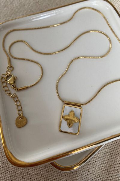 fuya design Clover Embossed Steel Necklace on Mother of Pearl 45cm