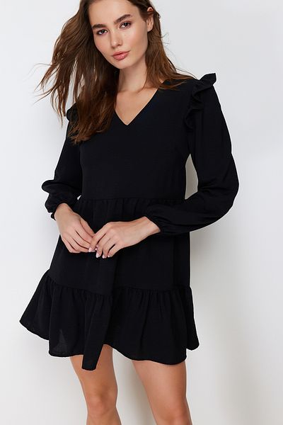 Trendyol Collection Schwarzes, gerade geschnittenes Mini-Webkleid mit gerafften Rüschen und Details TWOAW22EL0762
