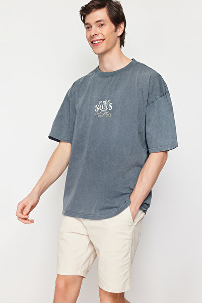 Trendyol Collection Anthrazitfarbenes Oversize/T-Shirt mit weitem Schnitt und Eagle-Print aus 100 % Baumwolle mit verblasstem Effekt TMNSS24TS00006