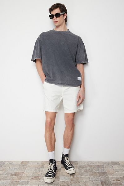 Trendyol Collection Ανθρακί Χρώμα Oversize/Wide Fit βαμβακερό μπλουζάκι - με ετικέτες και σκισίματα TMNSS24TS00005