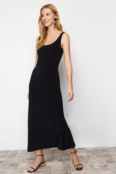 Trendyol Collection Černé rovné maxi šaty s páskem na bruslaře/odvíjecí úhlové pletené šaty TWOSS24EL00411