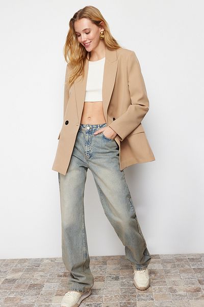 Trendyol Collection Kamelfarbener, übergroßer, gerade geschnittener Basic-Zweireiher-Blazer aus Webstoff TWOSS24BC00028