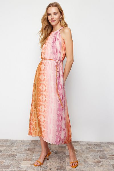 Trendyol Collection Ροζ αφηρημένο μοτίβο μάξι υφαντό φόρεμα με ίσια κοπή σιφόν TWOSS24EL00207